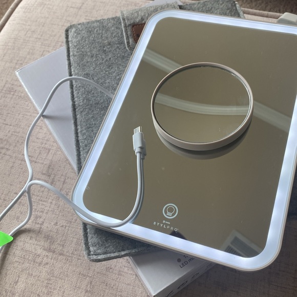 STYLPRO GLOW AND GO MIRROR 10x magnification - Picture 7 of 7